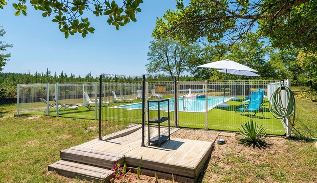 'Lodge 1' with Shared Pool, Terrace and Shared Garden