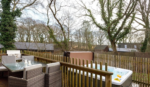 LODGE 10, family friendly, character holiday cottage in Corfe Castle
