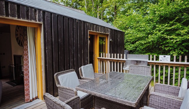 LODGE 11, family friendly, luxury holiday cottage in Corfe Castle