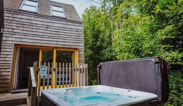 LODGE 15, pet friendly, luxury holiday cottage in Corfe Castle