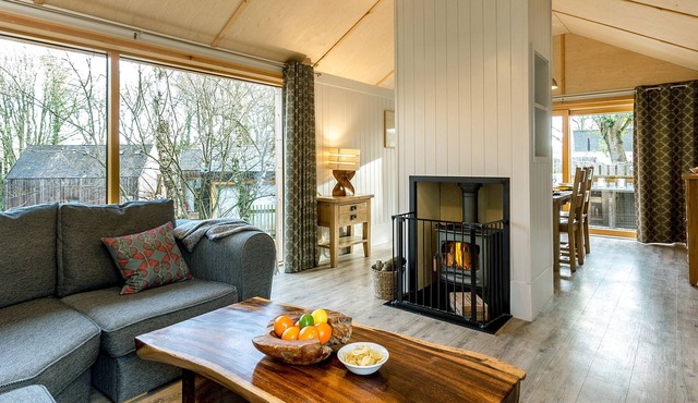 LODGE 18, family friendly, luxury holiday cottage in Corfe Castle