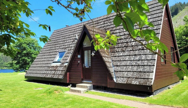 LODGE 2 - INGLEWOOD LODGE, pet friendly in Spean Bridge