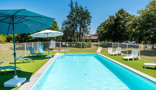 'Lodge 2' with shared pool, private terrace and shared garden