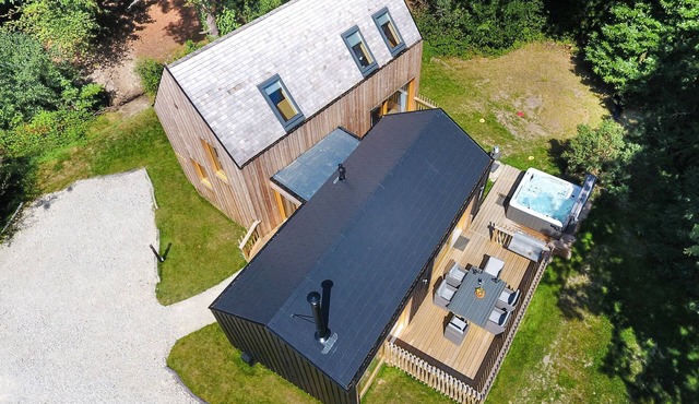 LODGE 20, family friendly, with hot tub in Corfe Castle