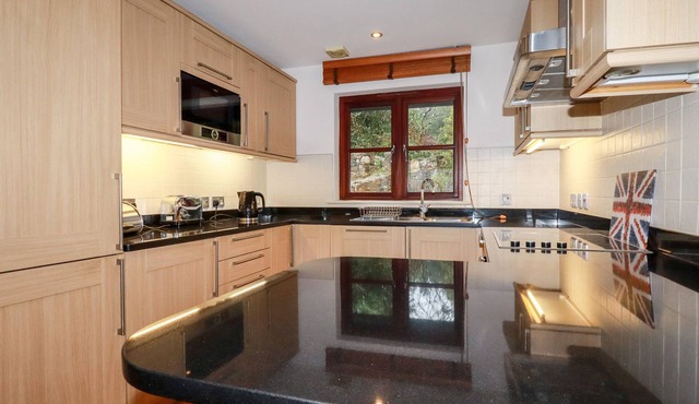 LODGE 22 CHERRY, family friendly, with pool in Wadebridge