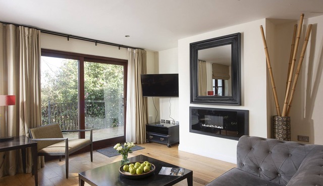 Lodge 23, Hustyns - a lodge that sleeps 6 guests in 3 bedrooms