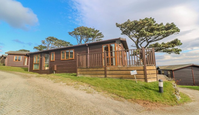 LODGE 23, pet friendly, country holiday cottage in Torpoint