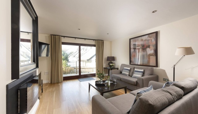 Lodge 25, Hustyns - a lodge that sleeps 6 guests in 3 bedrooms