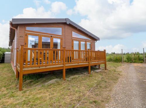 Lodge 26, Fishing Lakes