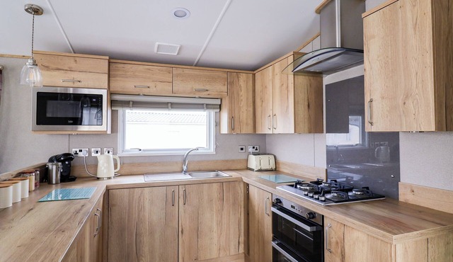 LODGE 29 EGRET'S VIEW, family friendly in Felixstowe, Suffolk