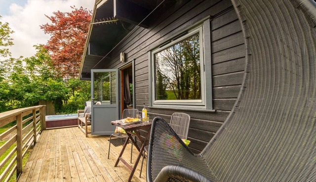 Lodge 3 Hot Tub by Interhome