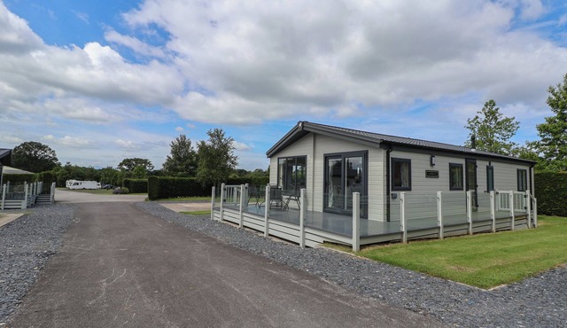 LODGE 3, pet friendly, country holiday cottage in St Asaph