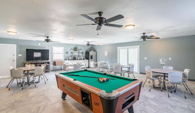 Lodge #3 with Gameroom, Pool Table, and Outdoor Kitchen