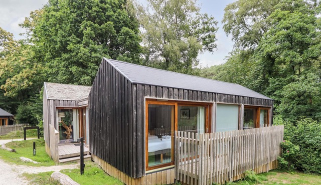 LODGE 4, family friendly, luxury holiday cottage in Corfe Castle