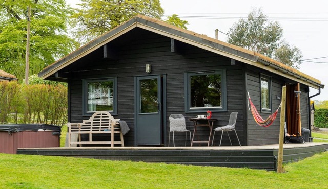 Lodge 4 - Hot Tub Lodge by Interhome