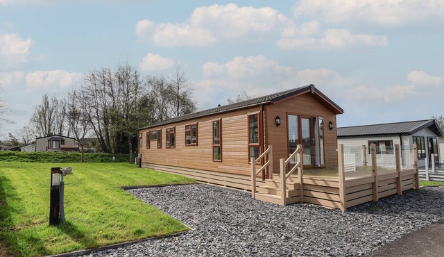 LODGE 4, pet friendly, with pool in St Asaph