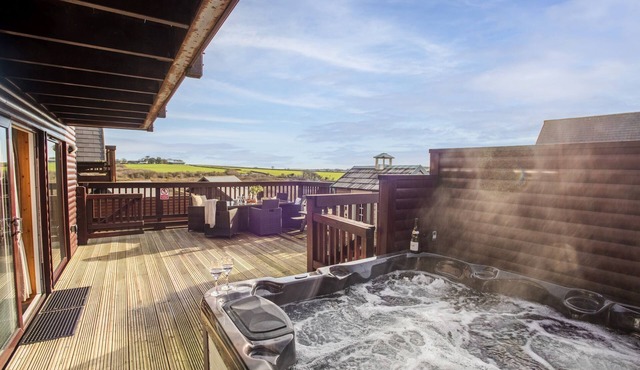 Lodge 40 - Resort & Spa/Hot Tub/Free Wi-Fi