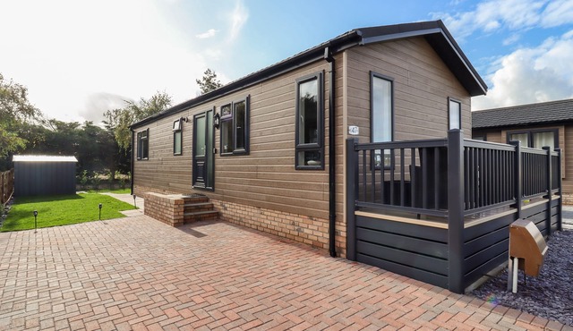 LODGE 47, family friendly, character holiday cottage in Bucklesham