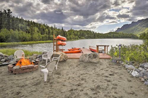 'Lodge 88' - Steps to Weiner Lake w/Dock & Boat!