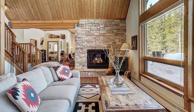 Lodge at Boreas Pass: Rustic Home, Amazing Views of the 10 Mile Range-Hot Tub.