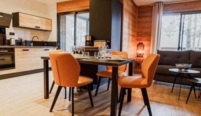 Lodge avec bain à remous privatif, proche du golf et piscine réservée - Confort et activités garanties - FR-1-582-373