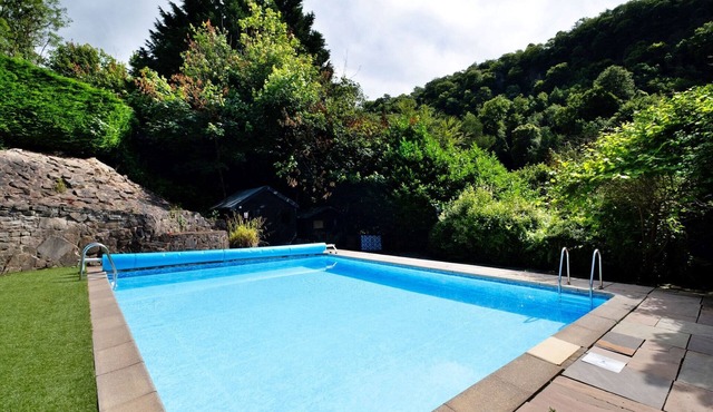 Lodge by River Wye with Private River Access