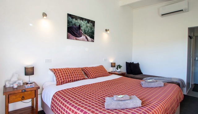 Lodge by the River - Studio 1