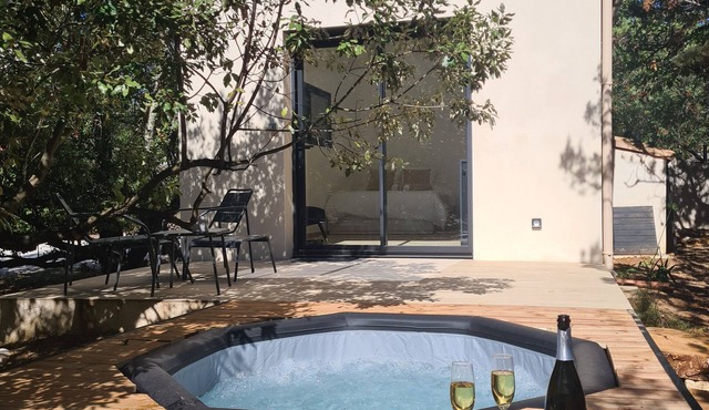 Lodge cosy dans la garigue