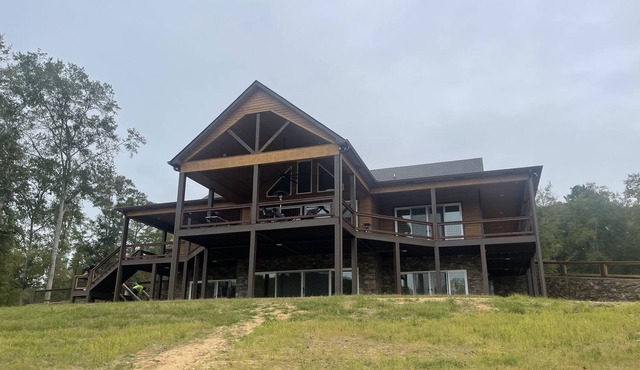 Lodge - Fireplace - 15 Acre Lake - New Construction