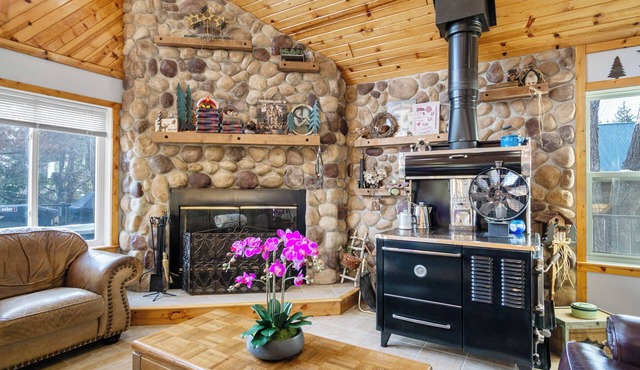 Lodge Getaway Large Family Home Lake Holcombe Retreat & Event Center House