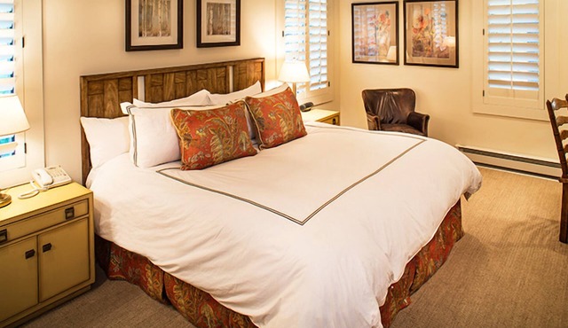 Lodge II Two-Bed Apartment w/ Mountain Views & Steps from Village Shops & Trails