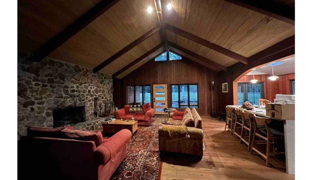 Lodge in the Redwoods with free EV Charging