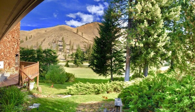 ⭐ Lodge of a Lifetime King Bed Riverfront Fire!⭐