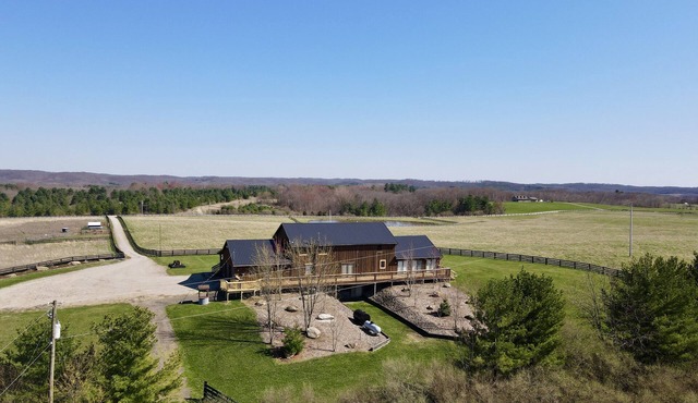Lodge on 100 Secluded Acres in Hocking Hills