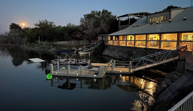 Lodge on Lake Godstone