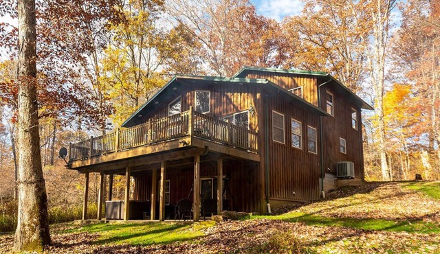 Lodge on Stony Creek - Secluded Log Cabin with Hot Tub