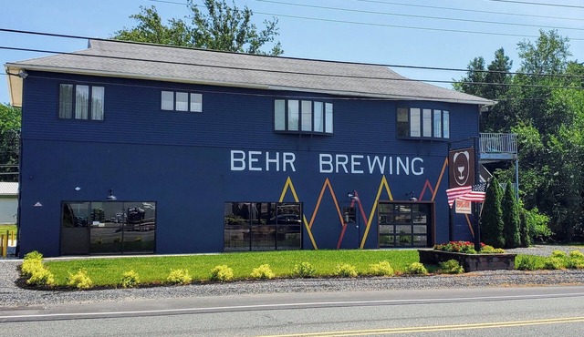 Lodge on top of Behr Brewing. Close to Cape May and Wildwood