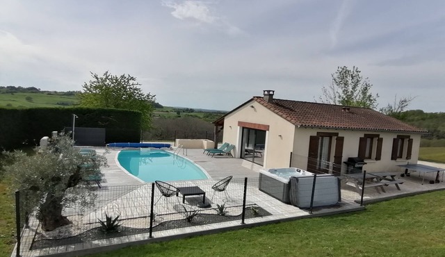 Lodge Private heated pool/Jacuzzi