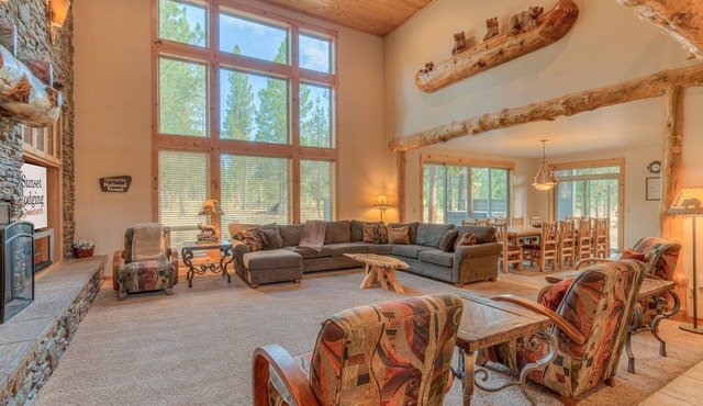 Lodge Retreat, AC, Hot Tub, Pet Friendly (with fee), SHARC, 20 Sleeper