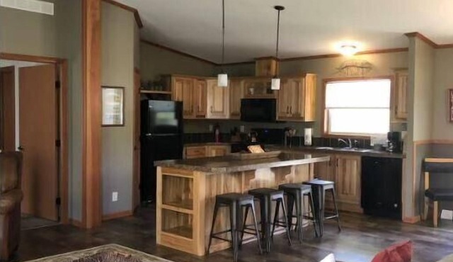 Lodge - Sleeps 11 with 4 beds /2 bathrooms