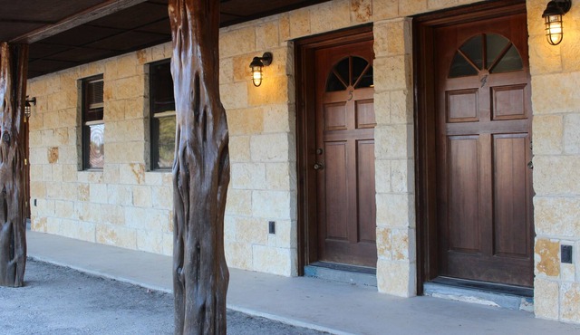 Lodge Suite Downstairs W/ Deck - 102