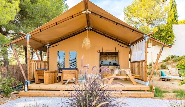 Lodge tent 38 M² + Terrace 16 m² 6 persons