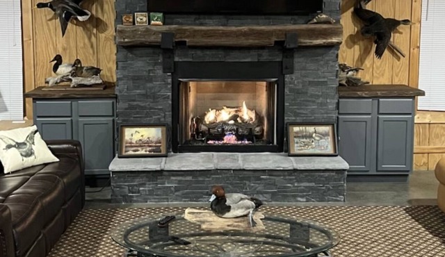 Lodge that sleeps 16! Ideal for Fishermen, Family reunions, Hunters and Tourist!