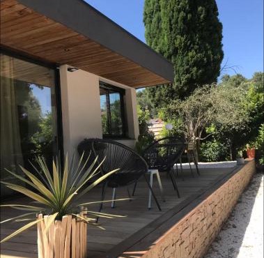 Lodge Valbelle, maison indépendante avec jacuzzi, Love room