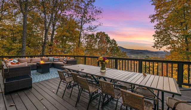 Lodge w/Hot Tub, Theater & Views