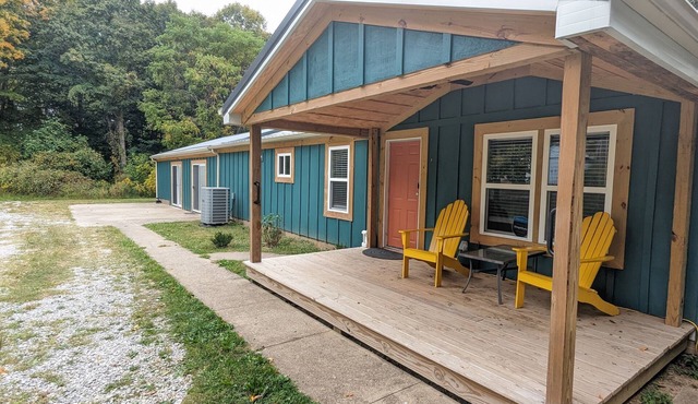 Lodge w/huge great room & outdoor space! Just minutes to Logan & HH State Park!