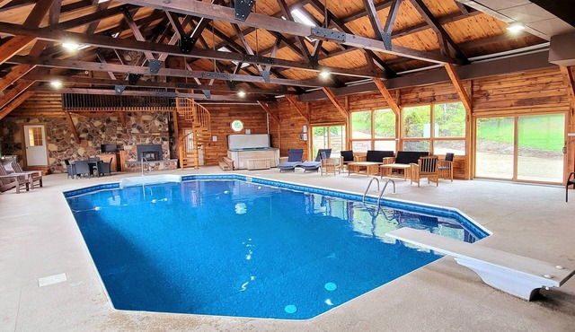 Lodge w/INDOOR PRIVATE HEATED POOL + Hot Tub + Fire Pit + Pond, on 19 acres