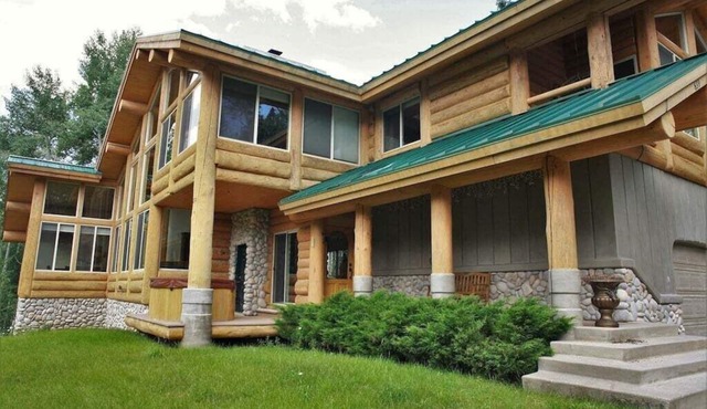 Lodge with Private Hot Tub, Pond, 2 Miles to Ski Resort