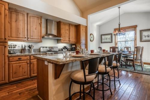 Lodges 1112 - 3 Bed townhome with Loft