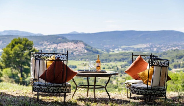 Lodges Park Castellet Provence - Sea and vineyards